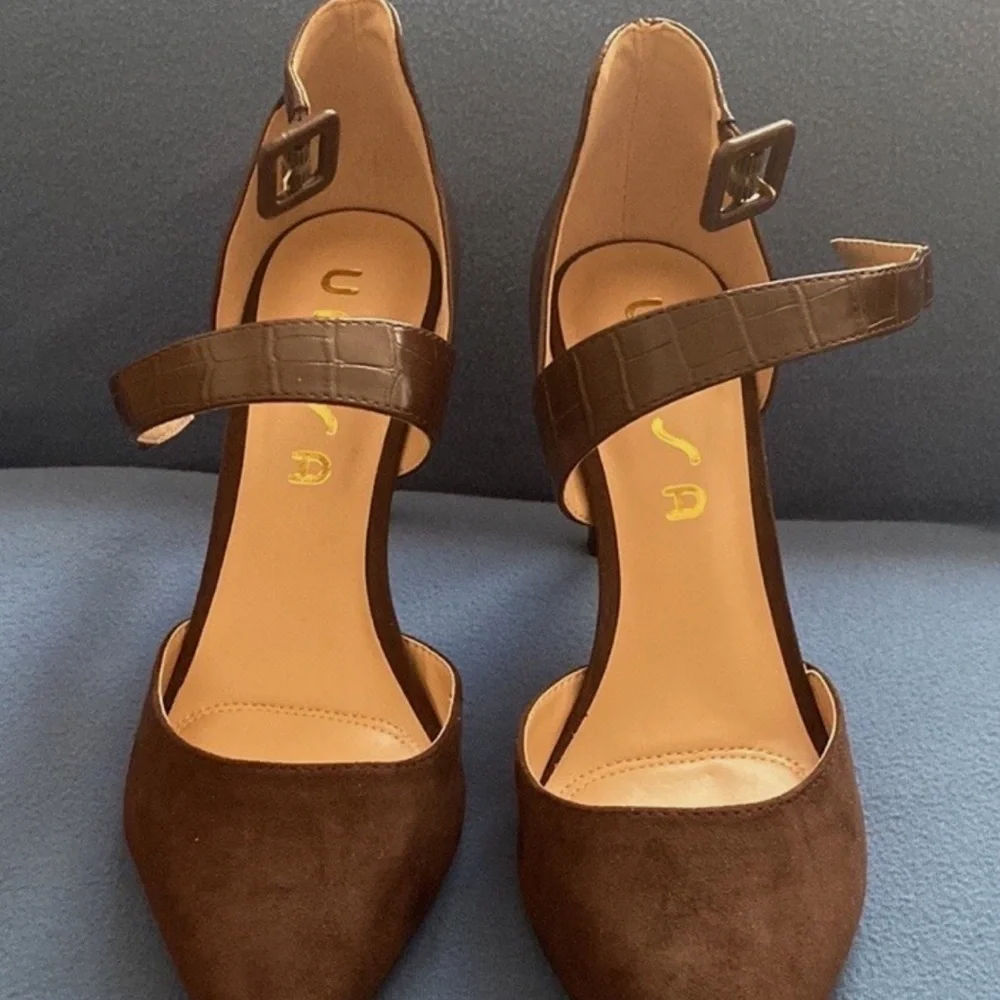 New Very Classic And Elegant Shoes 4” Heels By Unisa Size 9.5 - Picture 4 of 8